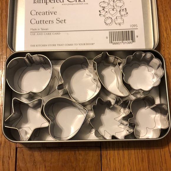 Pampered Chef Creative Cutters Set of 8 Mini Metal Cookies Cutters NEW - Picture 2 of 4